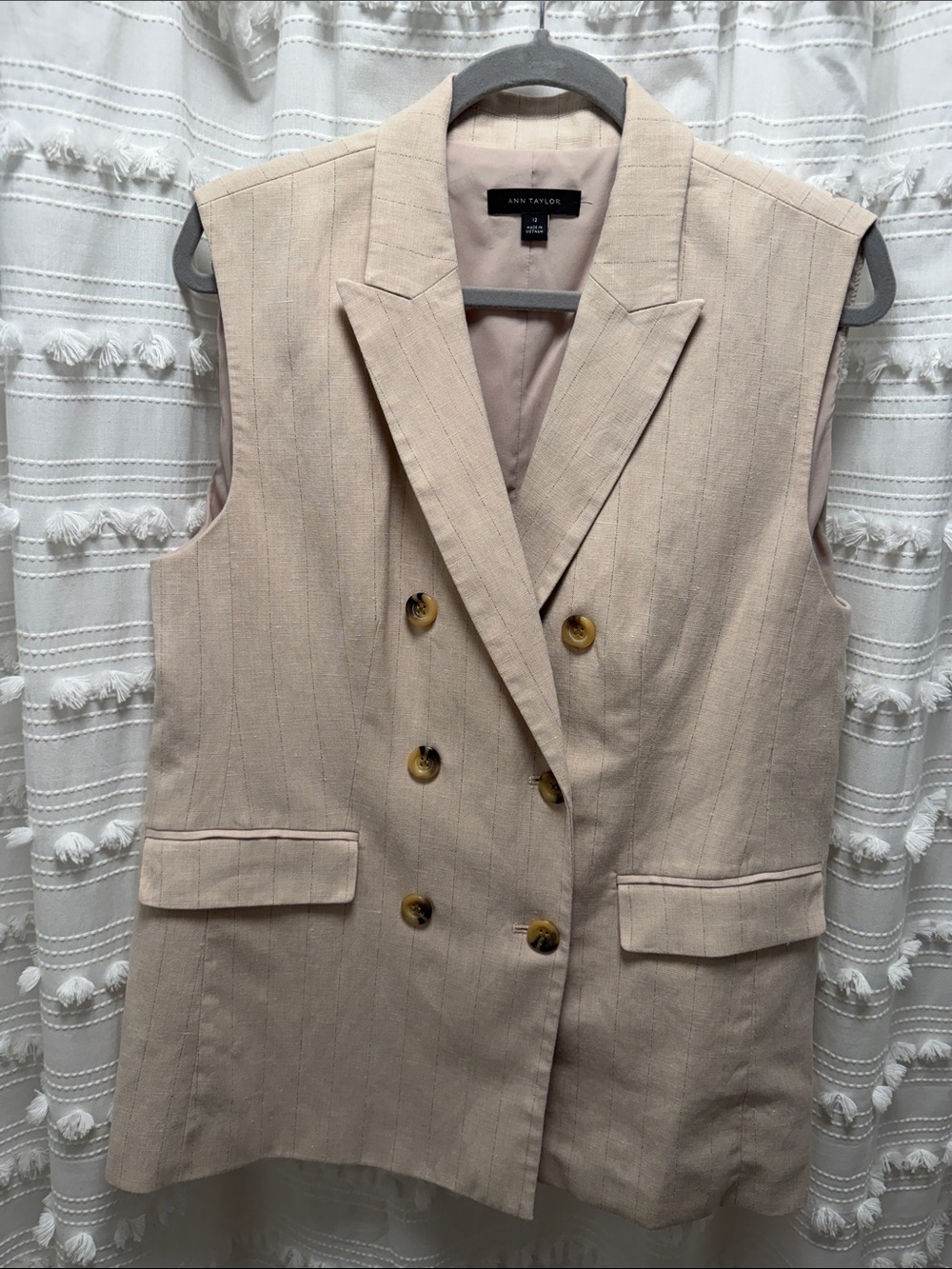 Ann Taylor Sleeveless Double-Breasted Blazer Vest in Light Beige